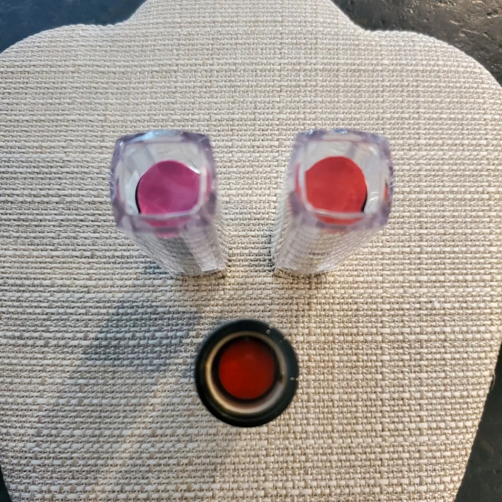 Cosmetic bundle: Lips (lipsticks and liner, Pink/purple/coral